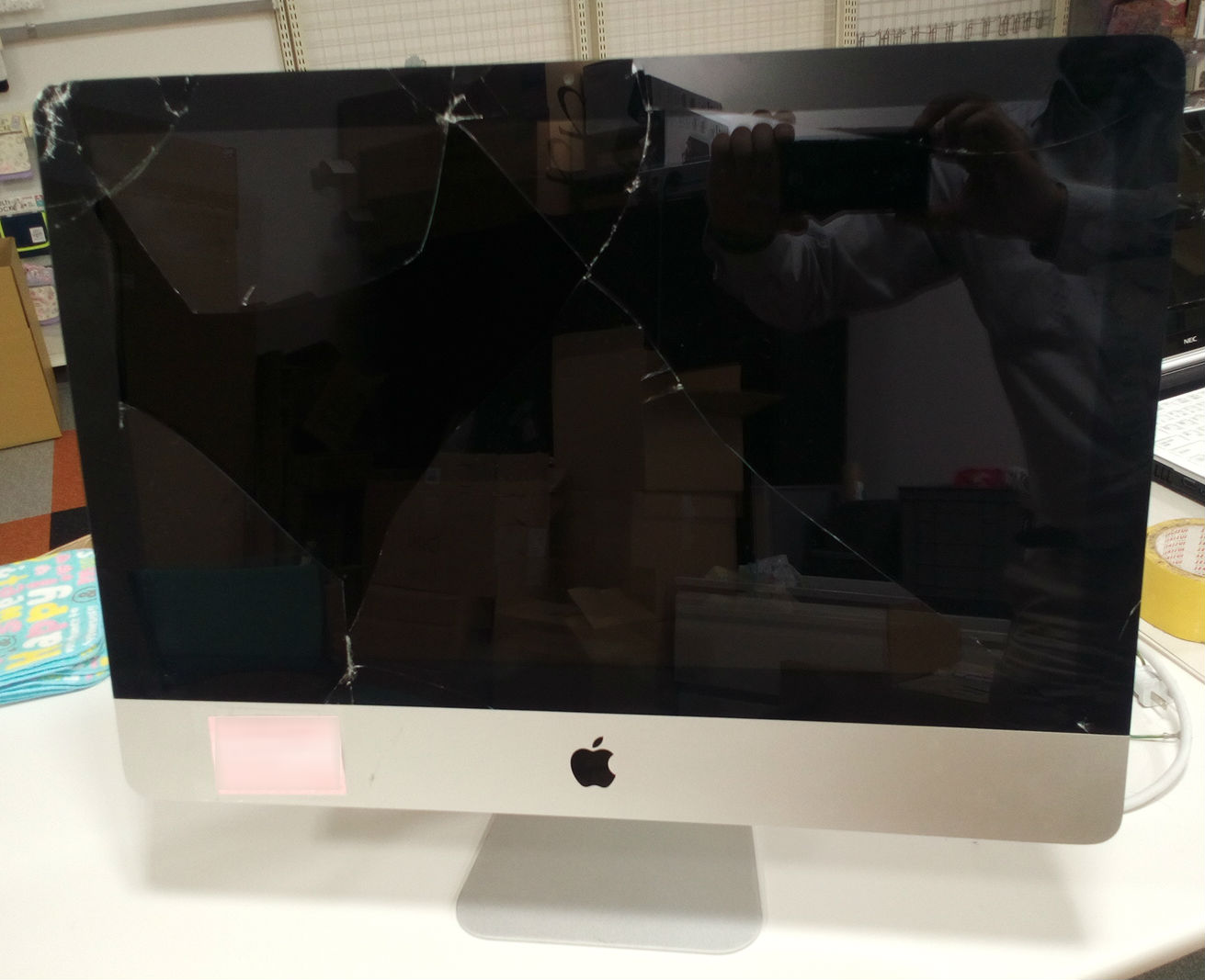 事件です！！iMacが割れました（モニターガラスの交換） | コザ 